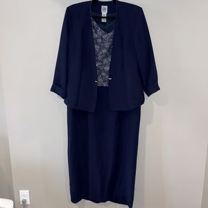 R&M Richards by Karen Kwong V-Neck Floral Pattern Wedding Dress w/Jacket…